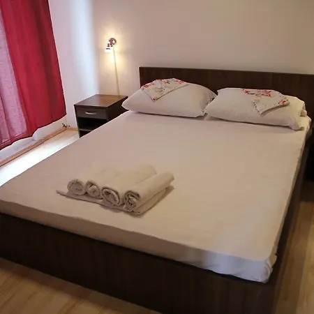 Restoran Sa Prenocistem 3* Zitiste